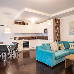 Authentic Yet Modern Retreat In Center , Lecco Italy